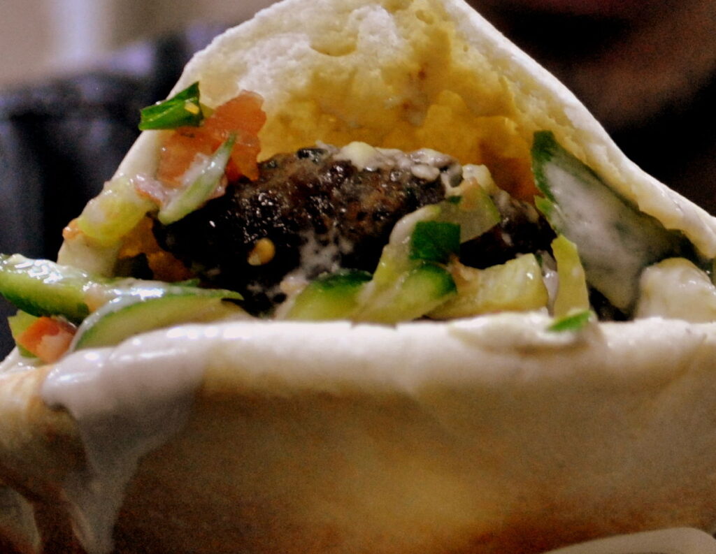 falafel in pita